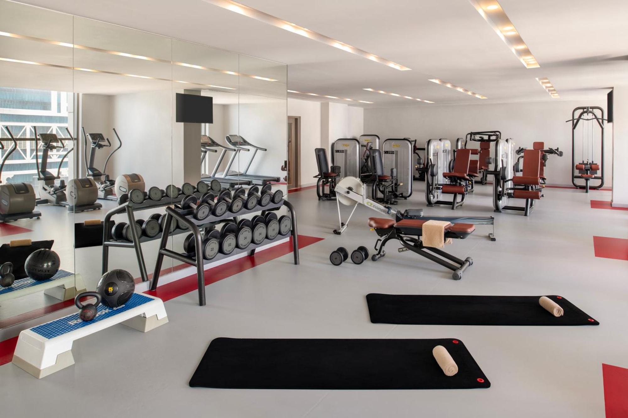 Dusit Doha Hotel Exteriér fotografie A typical gym