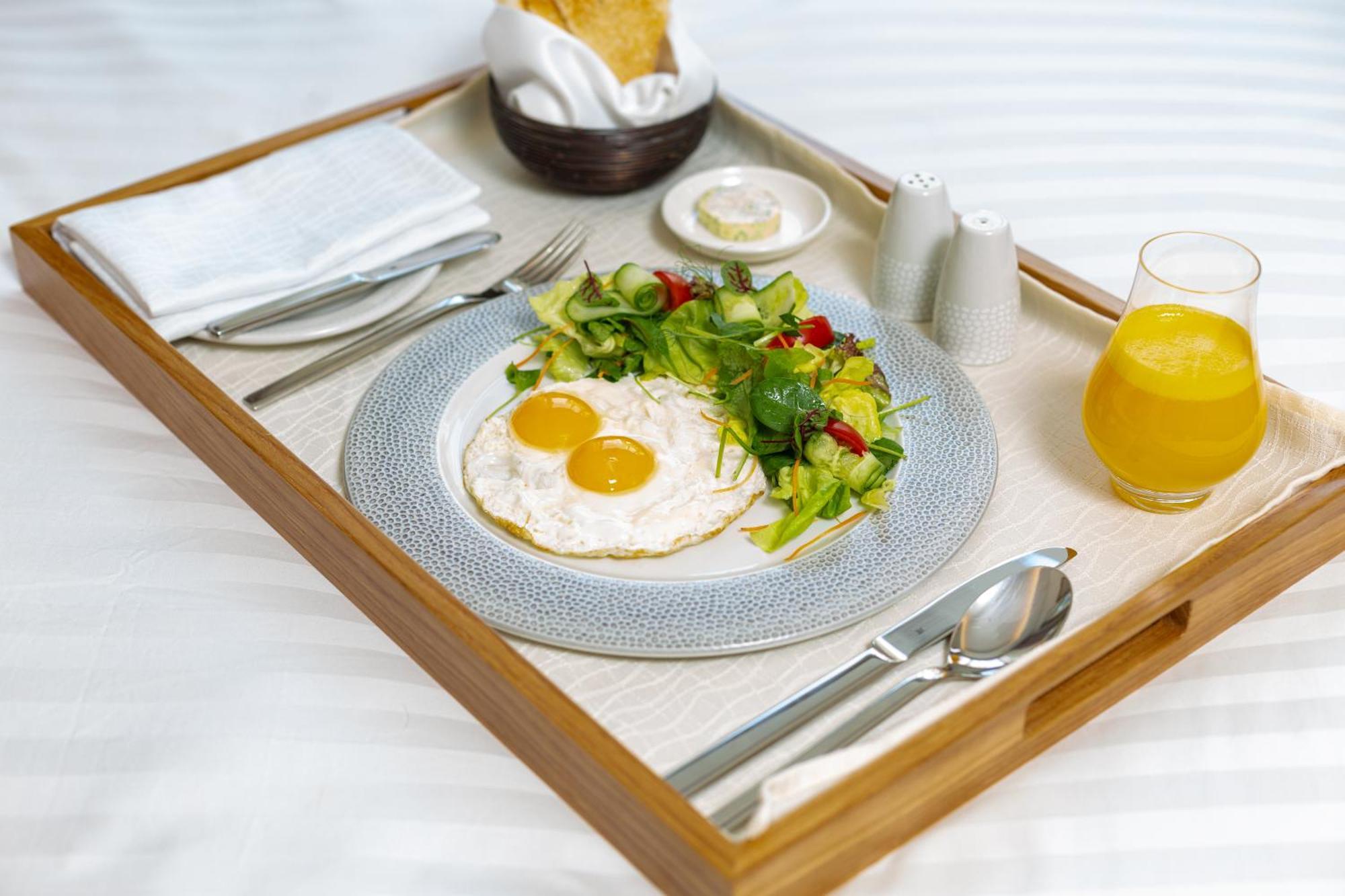 Dusit Doha Hotel Exteriér fotografie Room service